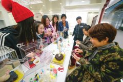 尽展非遗绝活 苏州面塑艺人机场秀艺收徒