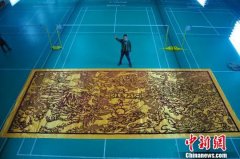 剪纸艺人创作巨幅布画《南海雄风》 耗时12年