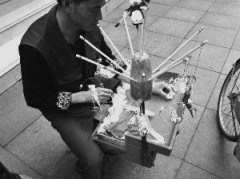 现场捏泥人卖 生意还真不错