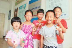 “猪八戒啃西瓜”逗乐孩童，蓝精灵等你做