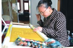 荆州楚绣大师李友珍：凤鸣楚天 绣花针下锁龙凤