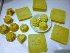 年轻妈妈 自制手工皂(图)