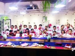 小学生手把手学剪纸(图)