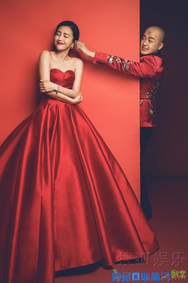 包贝尔包文婧婚纱照曝光烈焰红唇上演冰箱湿吻