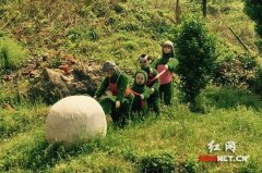 长沙环保志愿者变废为宝 把垃圾制作成艺术品