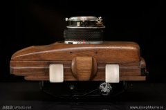 摄影师手工自制木质大画幅胶片相机