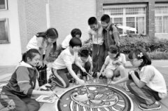 窨井盖上涂鸦画趣味无限创意佳