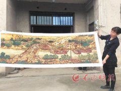 女子九个月绣2.47米清明上河图望给换儿女学费