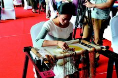 绣女引线,呈现针尖上的非遗