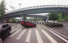节食瘦身却酿惨剧！女子为拍婚纱照节食两天 开车时饿晕致翻车