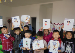 滕州善南街道中心幼儿开展粘出快乐贴出精彩活动