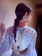 赵丽颖后背纹了朵花原因让人心疼 爱用替身的小鲜肉该惭愧