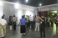 一姑娘结婚，老妈居然拿出这东西陪嫁，震惊现场所有人！ ▼寓含幸福、吉祥、爱情的鸳鸯 ▼鱼放在新人的脸盆中，象征着连年有余，夫妻同心 ▼各种花卉“喜馍”，颜值超高有没有？ 有一种以胖娃娃为题材的人物面塑