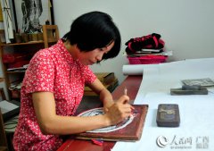 广西工艺美术大师钟昀睿：南方剪纸艺术玲珑秀气