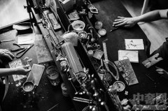 流走在指尖上的魔法 他们用心去捕捉