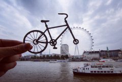 艺术家巧用剪纸恶搞伦敦地标建筑 伦敦眼变车轮