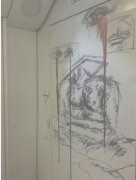地铁半裸涂鸦赔偿（图）坦胸露乳尺度惊人▏涂鸦 绘画基础 人体 车厢地板 少