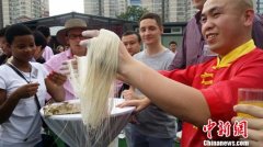 山西旅游局长入京揽客 喊“老外”来晋吃面