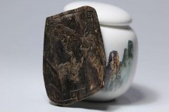 市场上为什么有那么多的沉香手珠和工艺品？