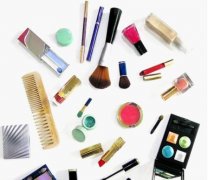 [视频]过期口红大妙用 千万别用不完就扔一边