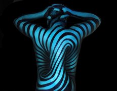 神奇！美艺术家3D人体彩绘制造逼真视错觉（组图）