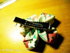 漂亮布艺花朵饰品DIY手工制作方法