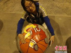 河南一高校掀艺术涂鸦热潮 石墩新颜扮靓校园