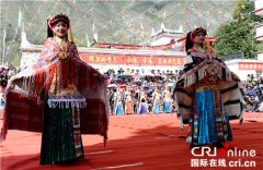 2016四川丹巴风情节今日开幕 原生态美女绽放川西高原(组图)