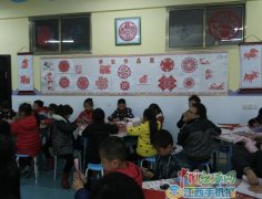 新余仙来学校：巧手剪纸迎新年（图）