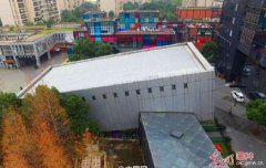 上海俯卧撑楼似15层楼倒塌引围观 视觉错觉惊呆网友