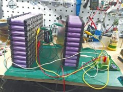 爱猫男自制200颗DIY锂电池充电爆炸！