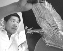 易拉罐“敲”出工艺品(图)