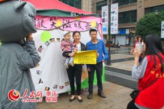 “阳光微笑 温暖母亲”融智学院师生陪母亲微笑过节