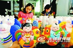 惠山泥人研究所彩绘鸡年贺岁泥塑