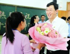 寄语教师节 鲜花赠园丁