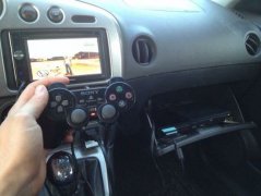 DIY达人用车载导航仪玩PS2游戏