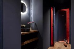  这家法兰克福的酒吧几乎没有酒保，却有只大象