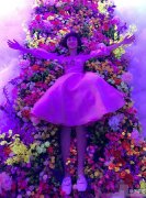 张歆艺晒躺花丛美照 网友看了却有点瘆得慌(图)