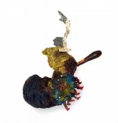 他用黄金珠宝，让动物尸体、树枝、纸张变成生动的首饰