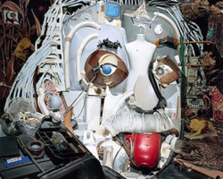 利用各种生活废弃物DIY制作人物肖像