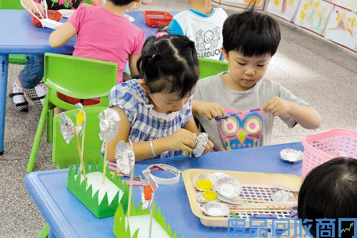 刚吃完的蛋挞壳，可以用来做漂亮的花朵