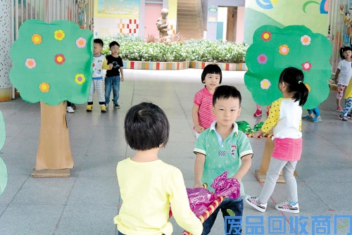 夹“糖果”、穿“果树”，很好玩的玩具和游戏