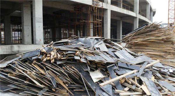 沈阳回收建筑废料旧方木|回收模板回收下角料