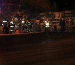 水泥罐车深夜侧翻 达州消防成功救出一名被困人员