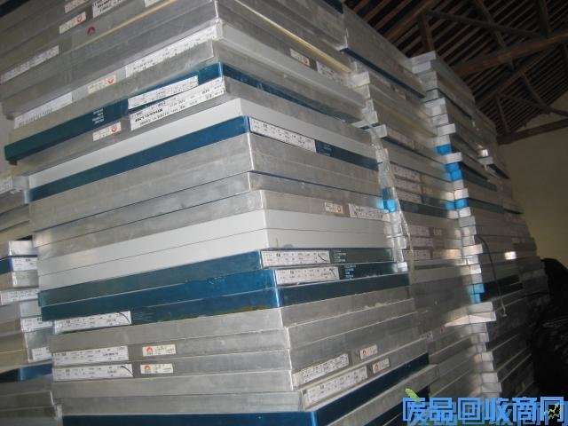 废铝合金门窗回收图