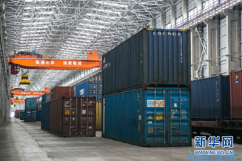 国门“龙门吊”——亚洲最大铁路室内集装箱换装库