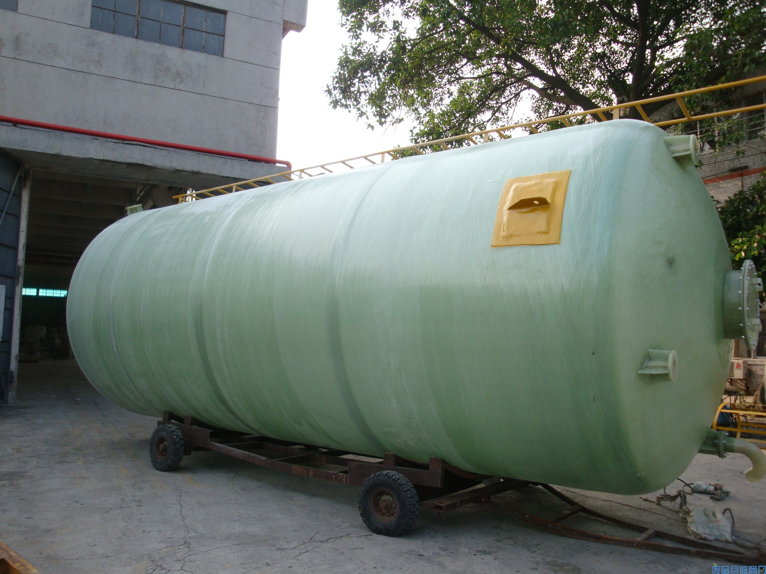二手玻璃钢罐回收价格，废旧玻璃钢罐回收厂家