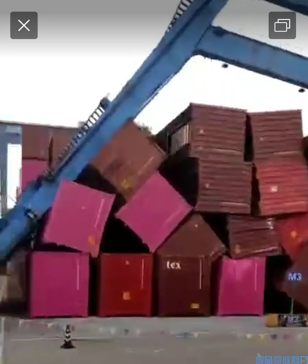 宁波舟山港一龙门吊倒塌，集装箱、拖车被压，官方通报来了