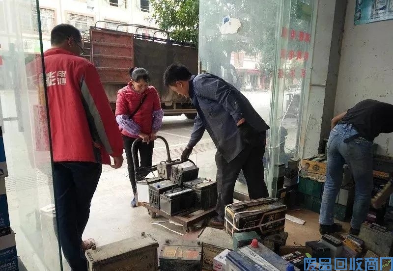 上林县出动320人开展废铅酸蓄电池大整治！（上林时空）