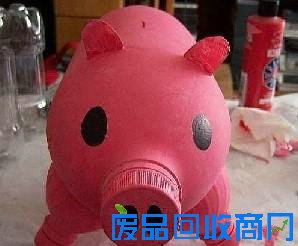 制作后的储蓄罐展示